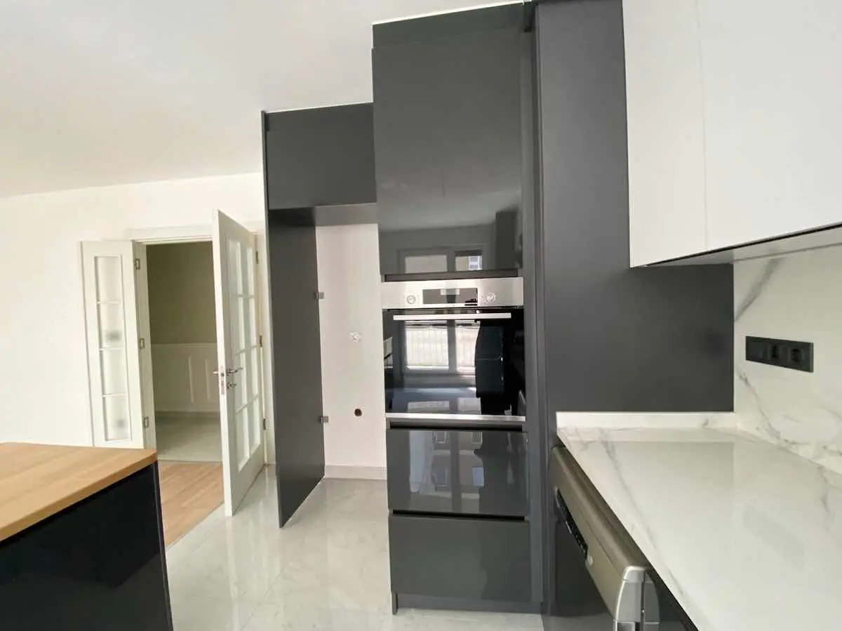 Ümraniye Yukarı Dudullu’da 2015 Yapımı 2+1 | 120 M² Brüt | Balkonlu | Boş Kiralık Daire — fotoğraf 2