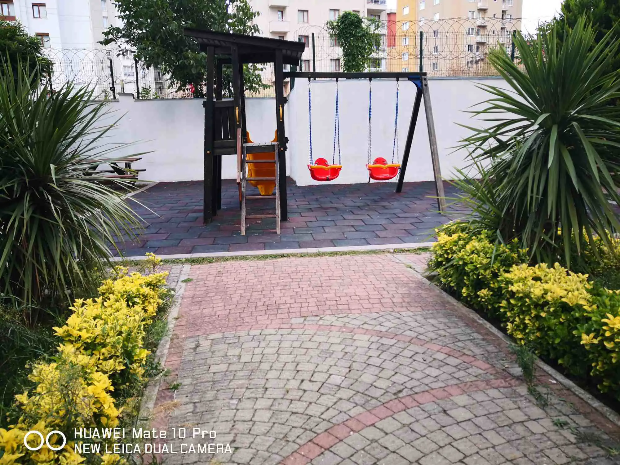 Pera Evlerı'nde Satılık 3+1 Daıre, 120m², Havuzlu Sıtede — fotoğraf 1