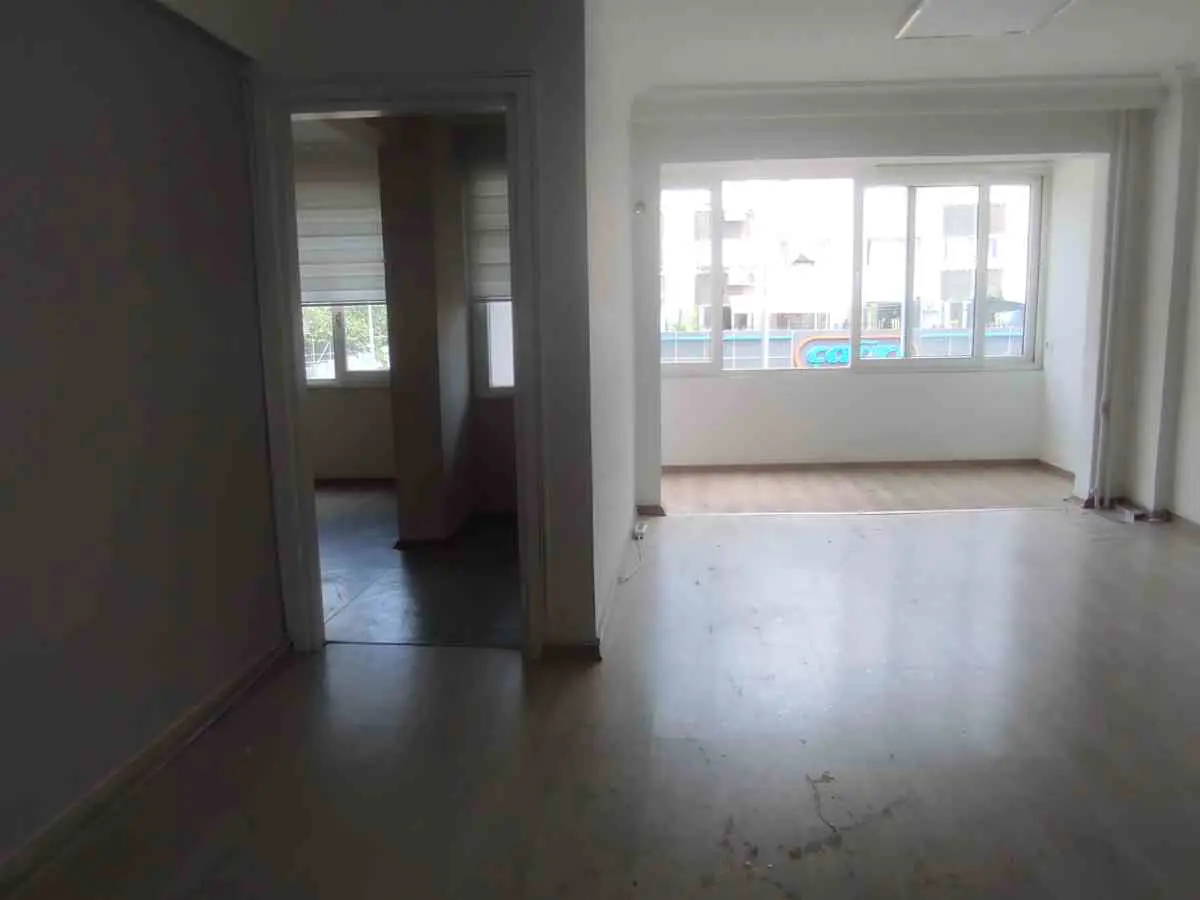 Küçükyalı Minibüs Caddesi Üzeri, Çağrı Market Karşısı 50 M² Kiralık Ofis — fotoğraf 2