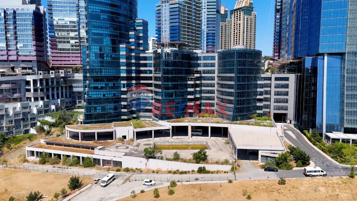 Ağaoğlu Maslak 1453 'te 16.695 M2 Satılık Kdv Lı Showroom & Ofıs — fotoğraf 1