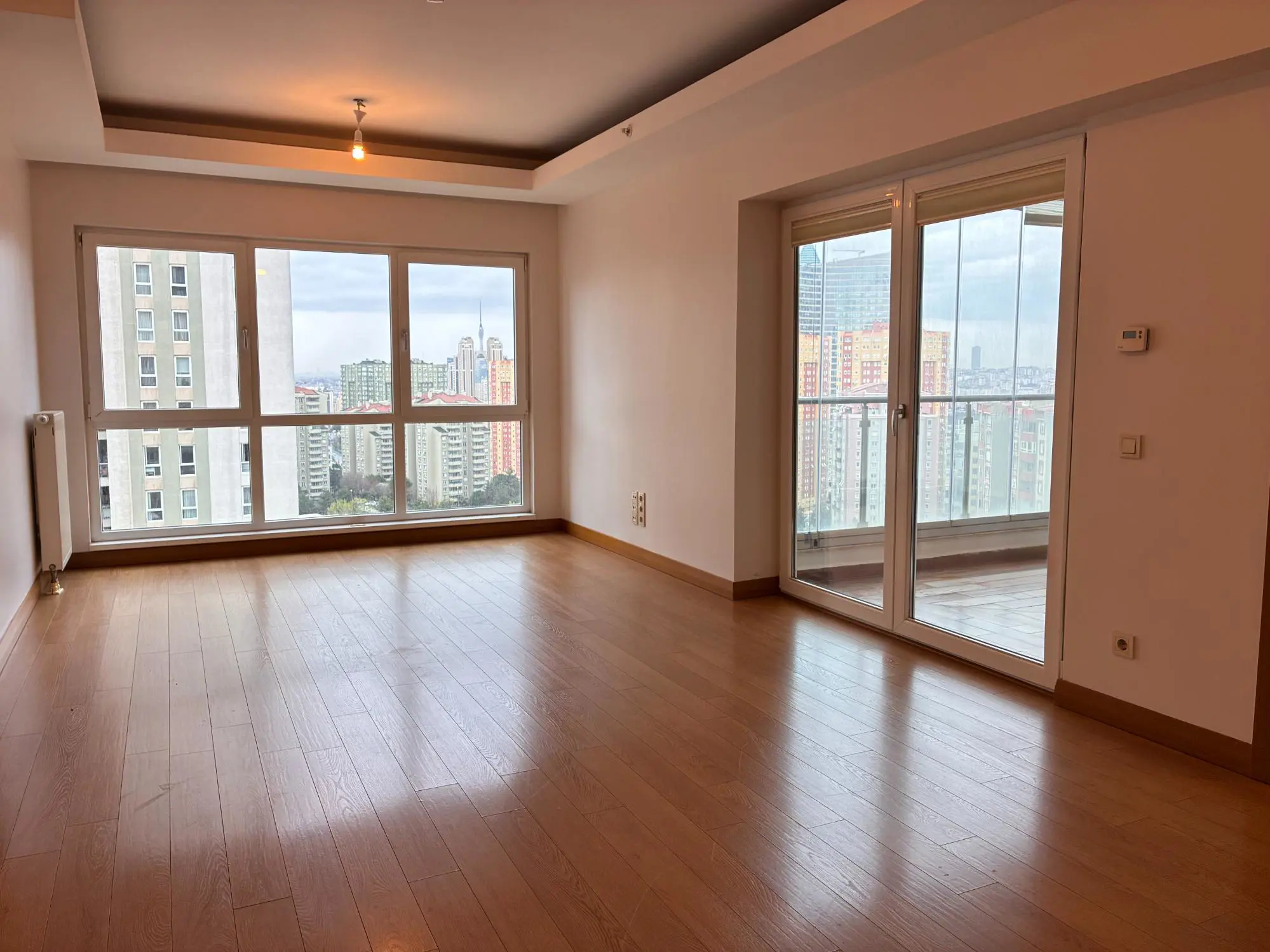 My Towerland Ataşehir 3381-3 Ada Boş 23m2 Balkonlu Ebeveyn Banyolu Satılık 3+1 Daire — fotoğraf 2
