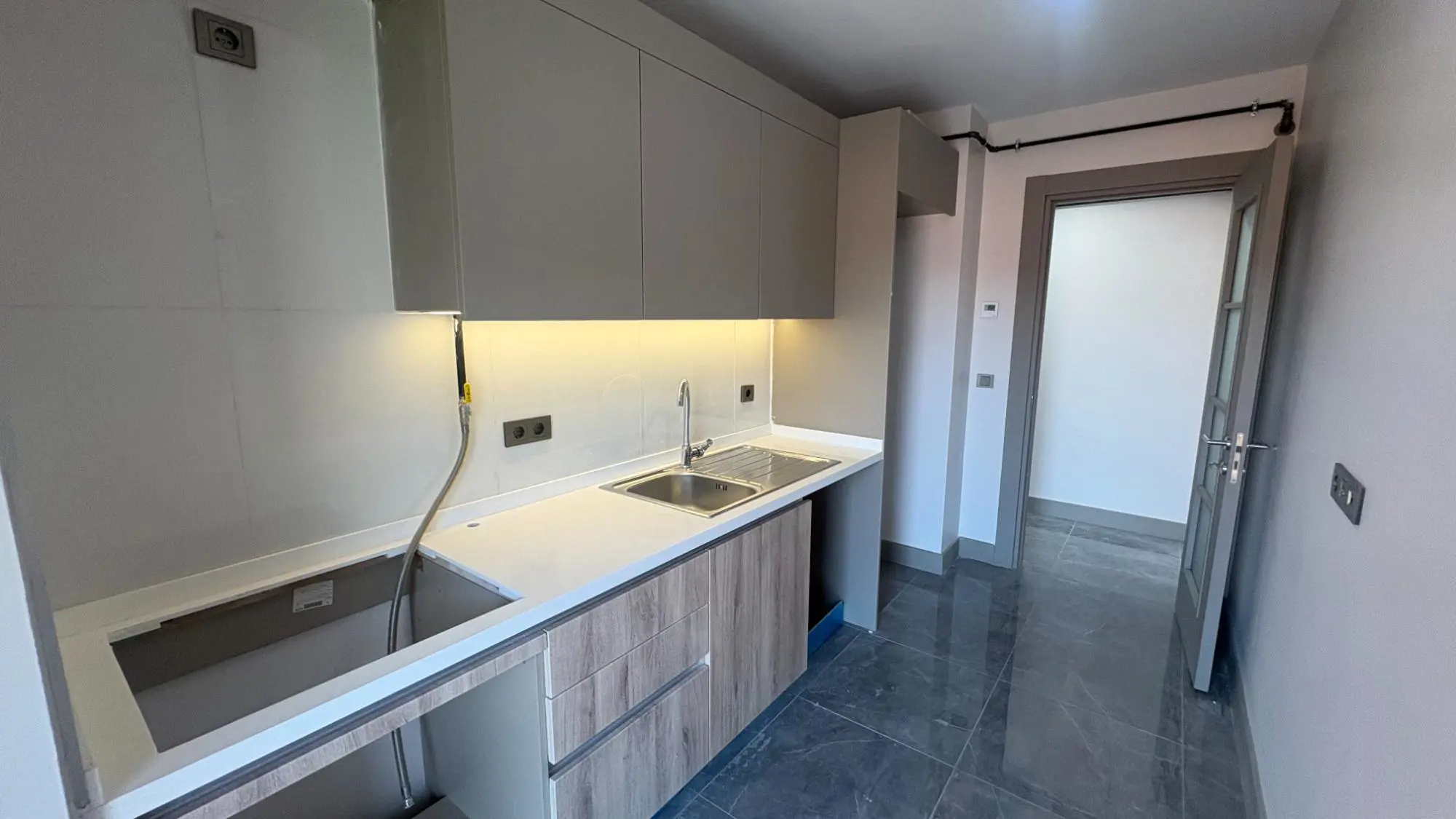 Emlak Konut Altınköy Sitesinde Önü Açık,balkonlu 3+1 Kiralık — fotoğraf 4