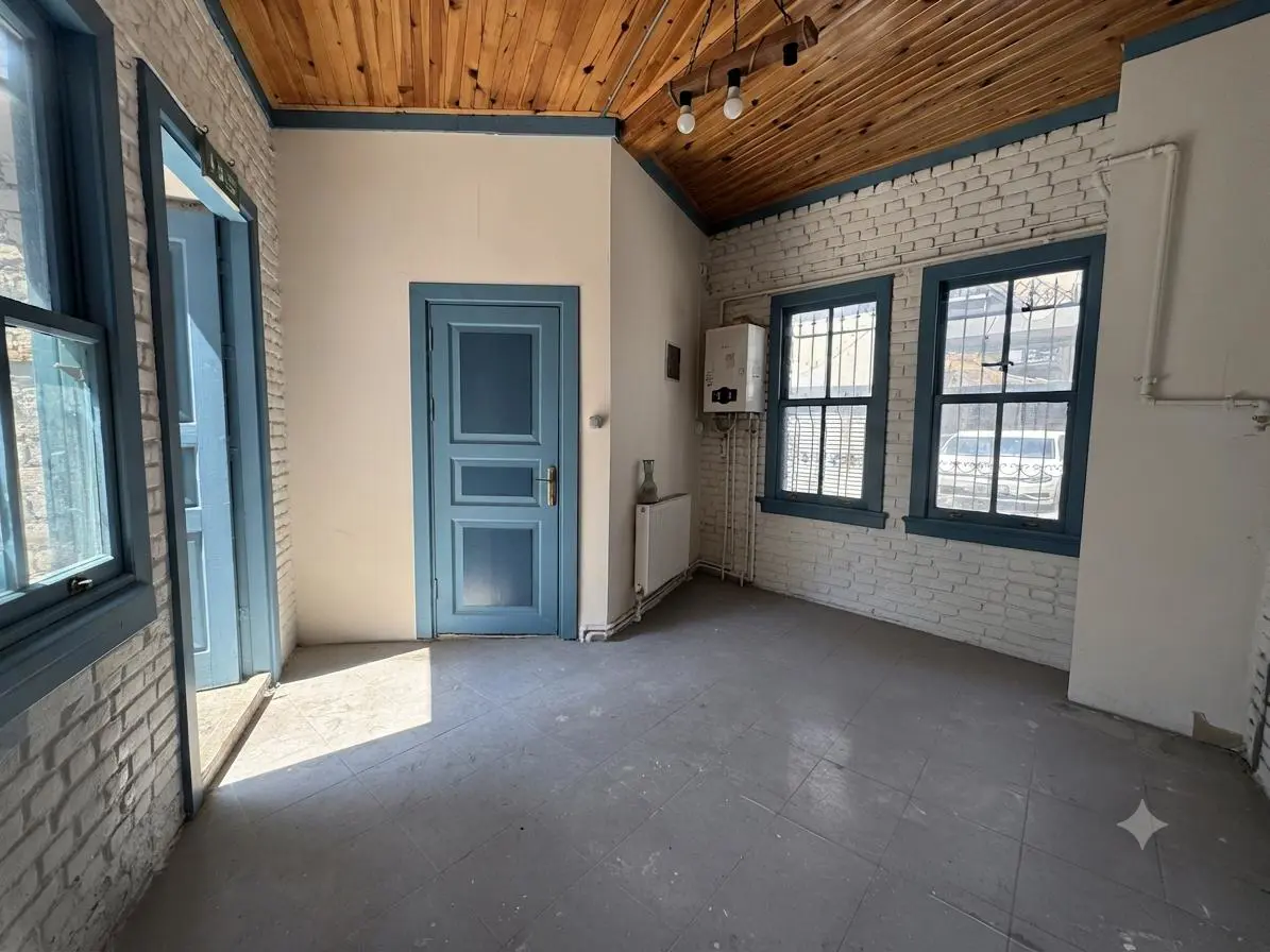 Haliç'te Tarihi Köşe Bina Ticari Kiralık / Kafe, Ofis Uygun — fotoğraf 4