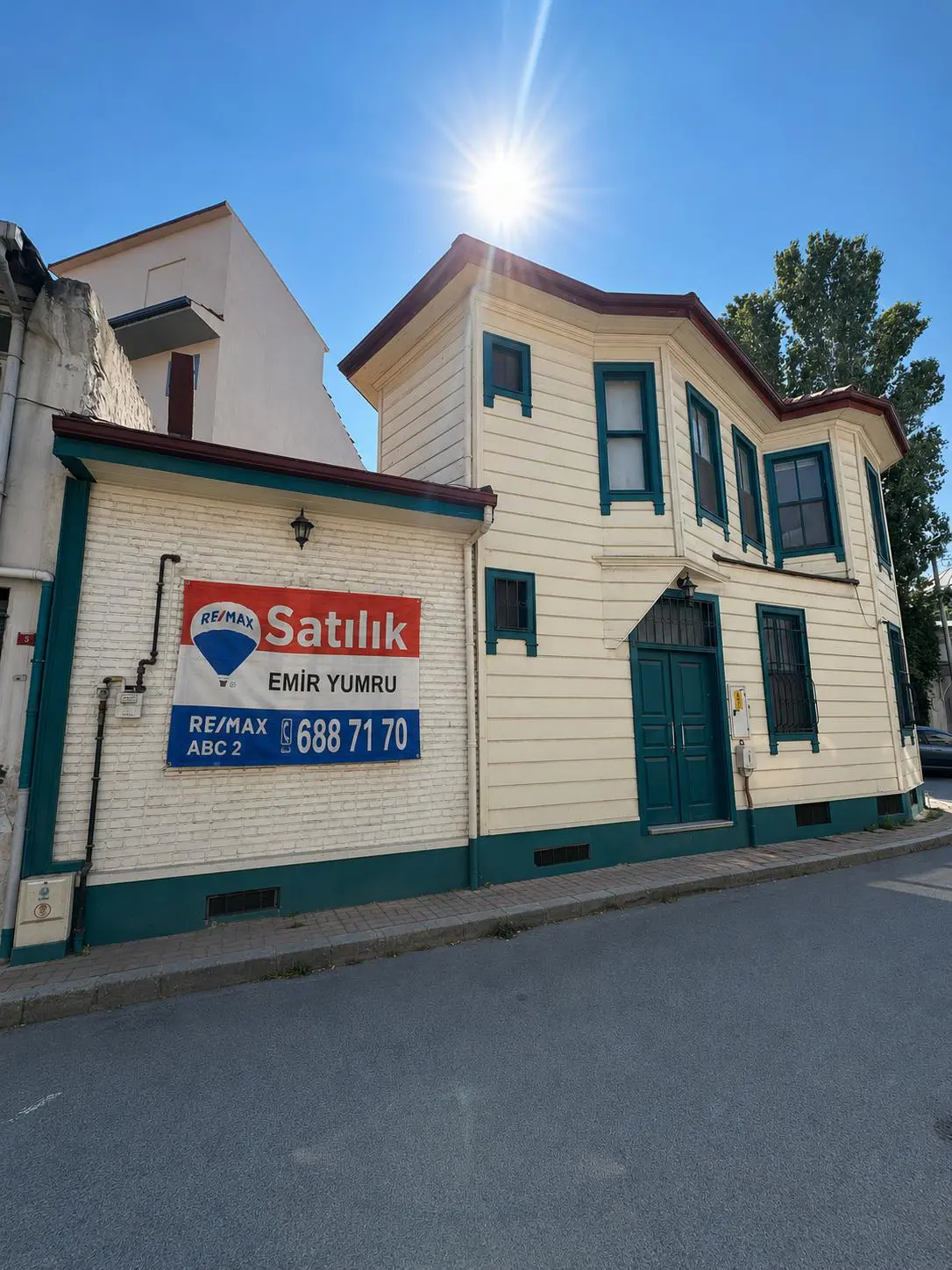 Haliç'te Tarihi Köşe Bina Ticari Kiralık / Kafe, Ofis Uygun — fotoğraf 1
