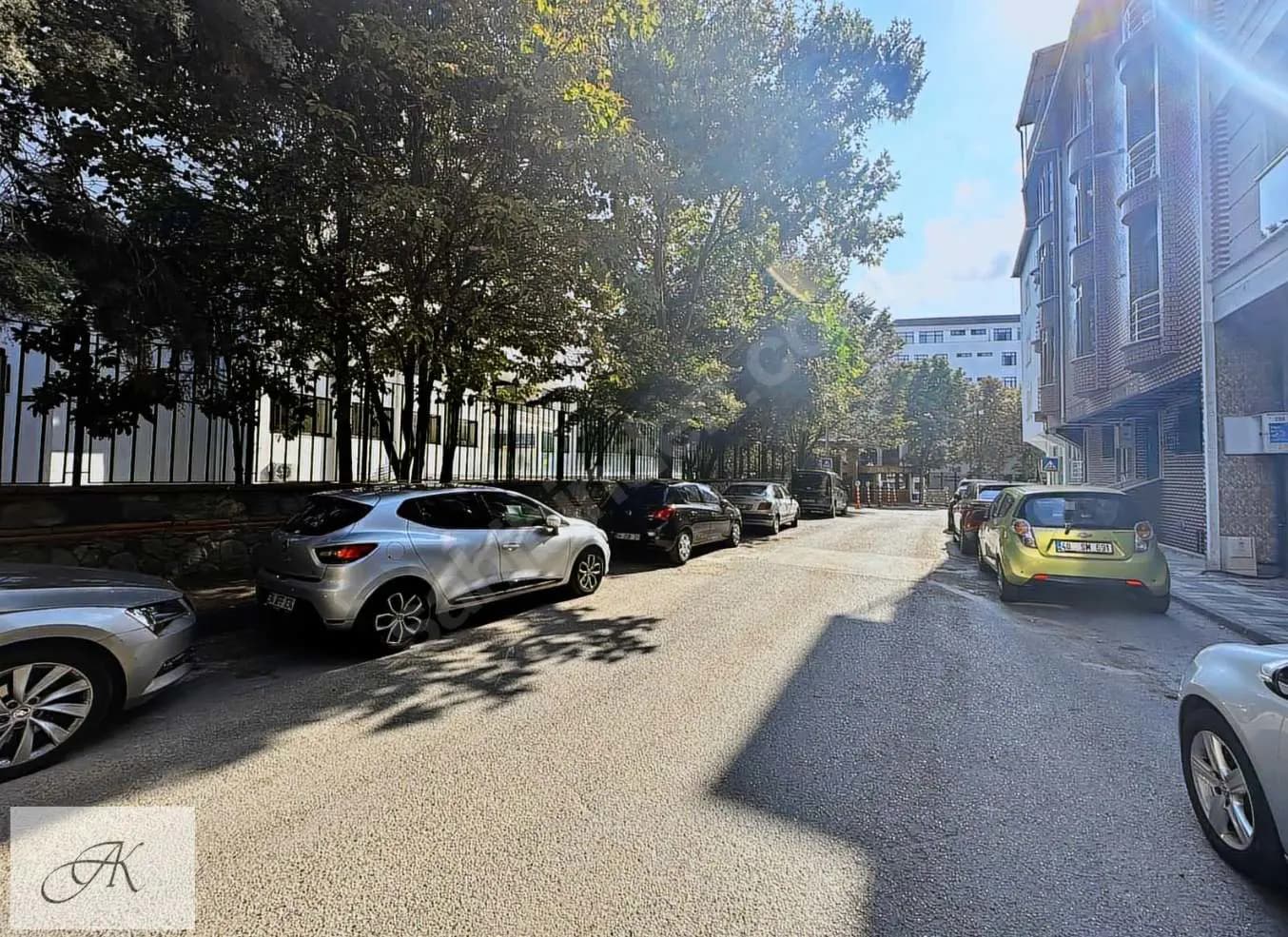 Ümraniye Esenevler’de 3+1 | 130 M² Brüt | 3 Cepheli | Muhteşem Konumda Satılık İçi Yenilenmiş Daire — fotoğraf 3