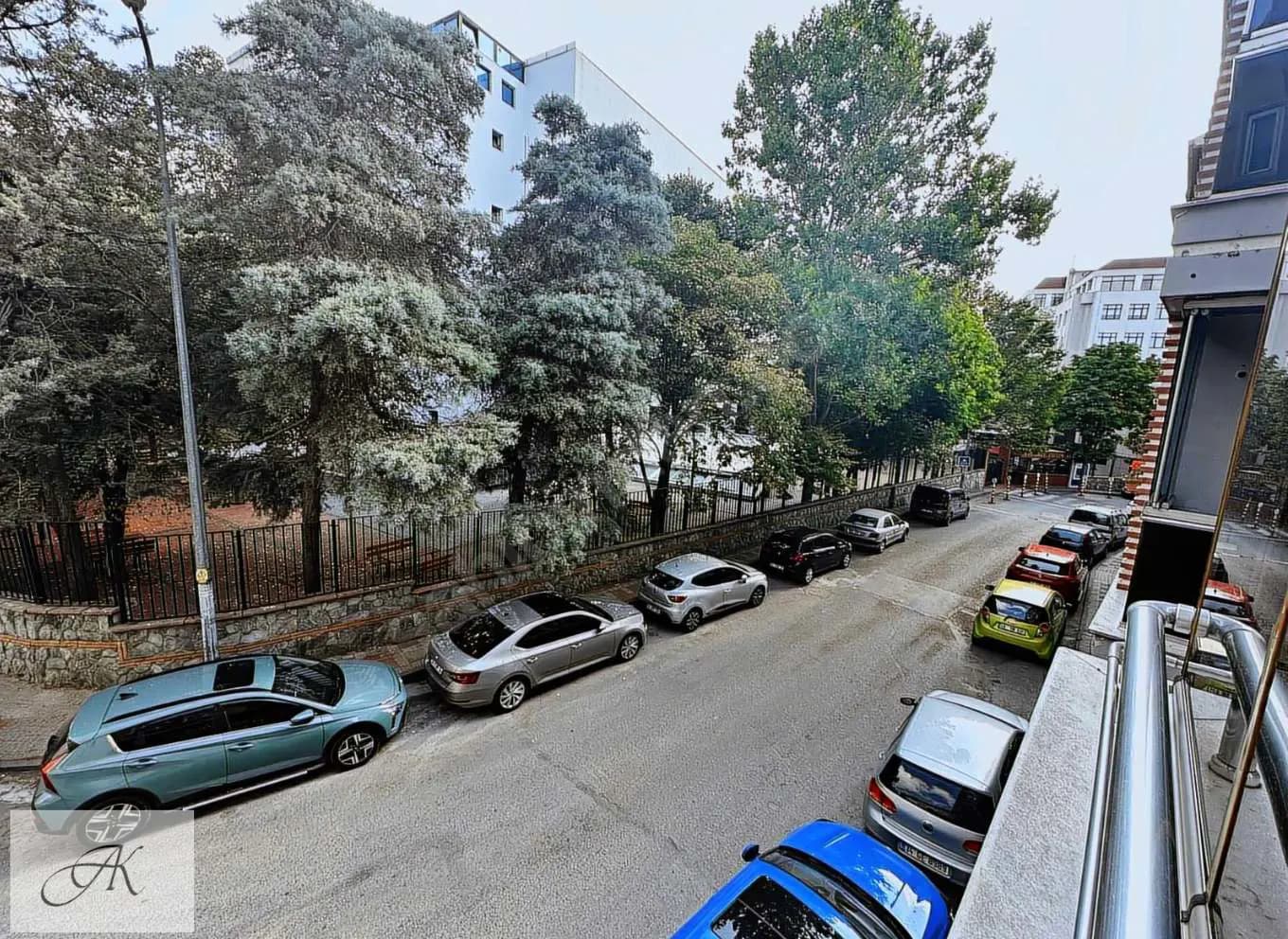 Ümraniye Esenevler’de 3+1 | 130 M² Brüt | 3 Cepheli | Muhteşem Konumda Satılık İçi Yenilenmiş Daire — fotoğraf 2