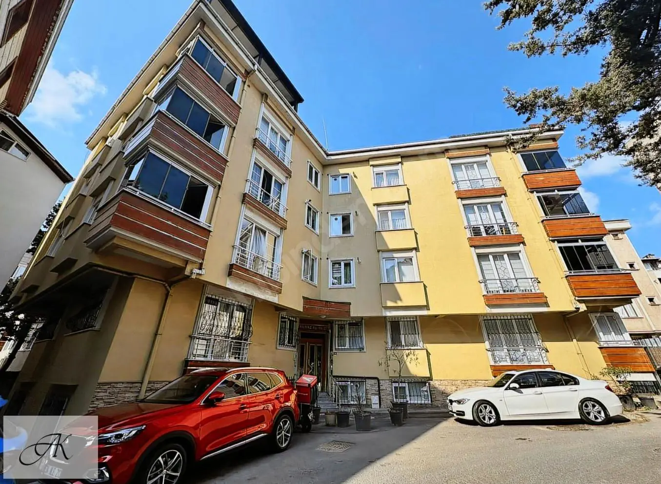 Ümraniye Esenevler’de 3+1 | 130 M² Brüt | 3 Cepheli | Muhteşem Konumda Satılık İçi Yenilenmiş Daire — fotoğraf 1