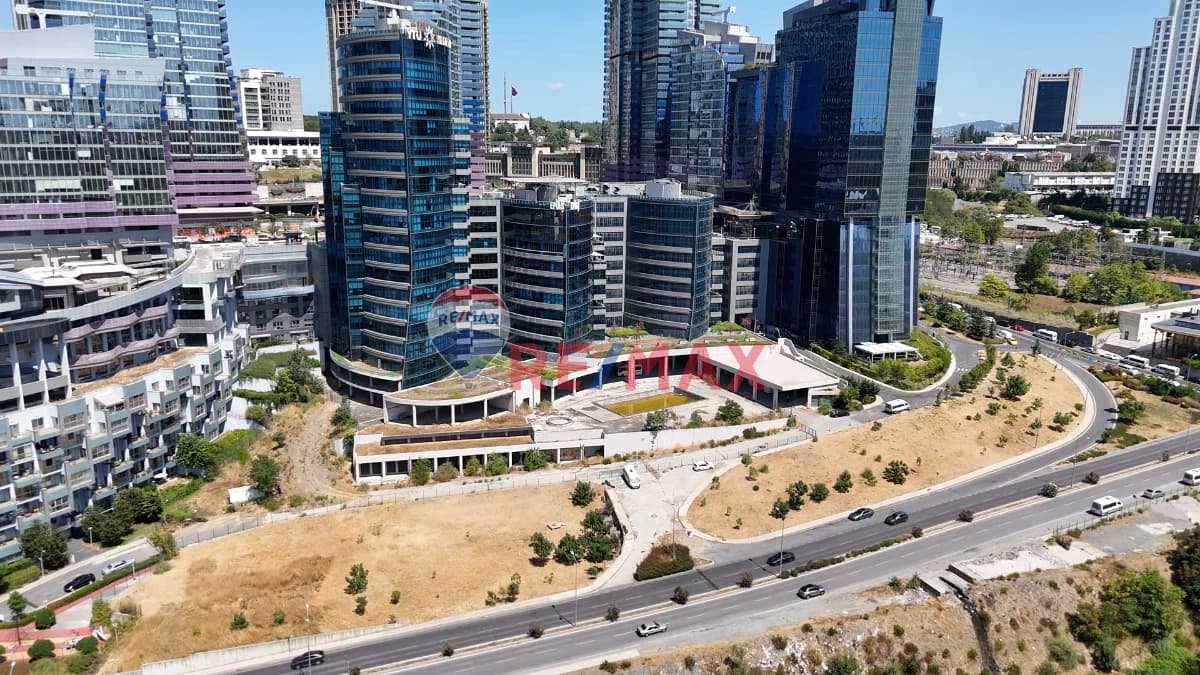 Ağaoğlu Maslak 1453 'te 16.695 M2 Kıralık Kdv Lı Showroom & Ofıs — fotoğraf 4