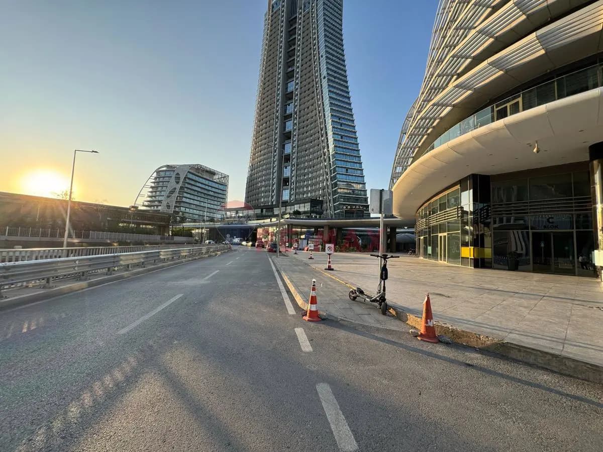 Sarphan Finansparkda, C Blokda Sıfır Balkonlu Ön Cephe Ofis — fotoğraf 2