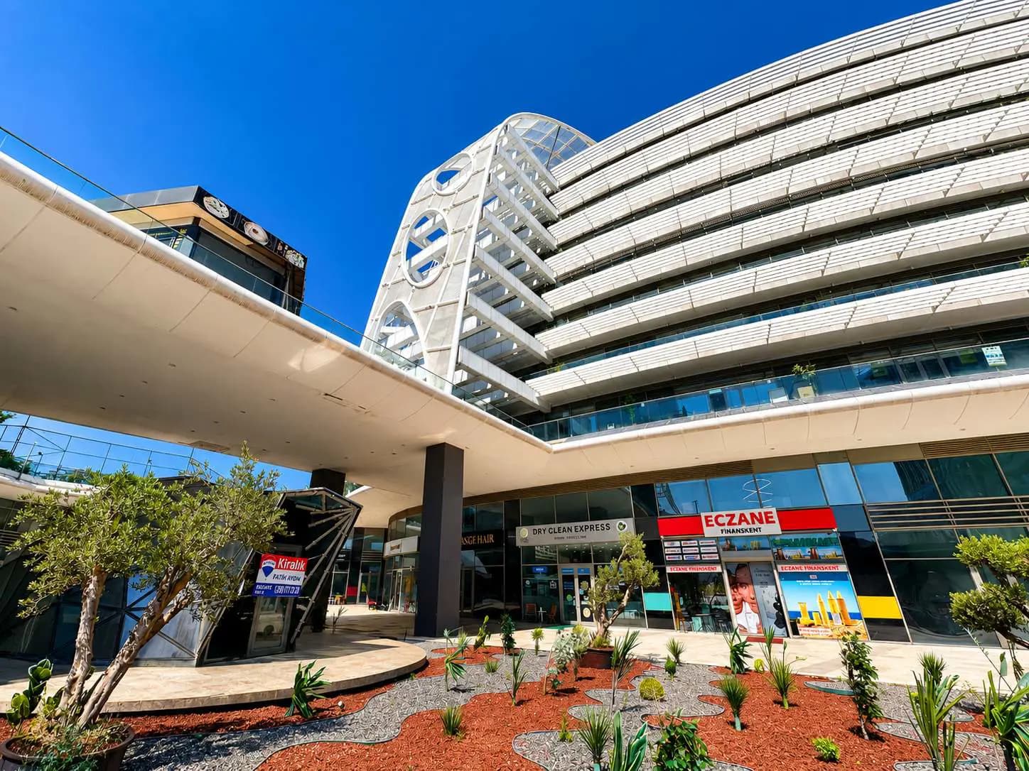 Ümraniye Finanskent’te Sıfır, 3 Cepheli, Merkezi Isıtmalı Depolu Kiralık Dükkan/ Mağaza — fotoğraf 2