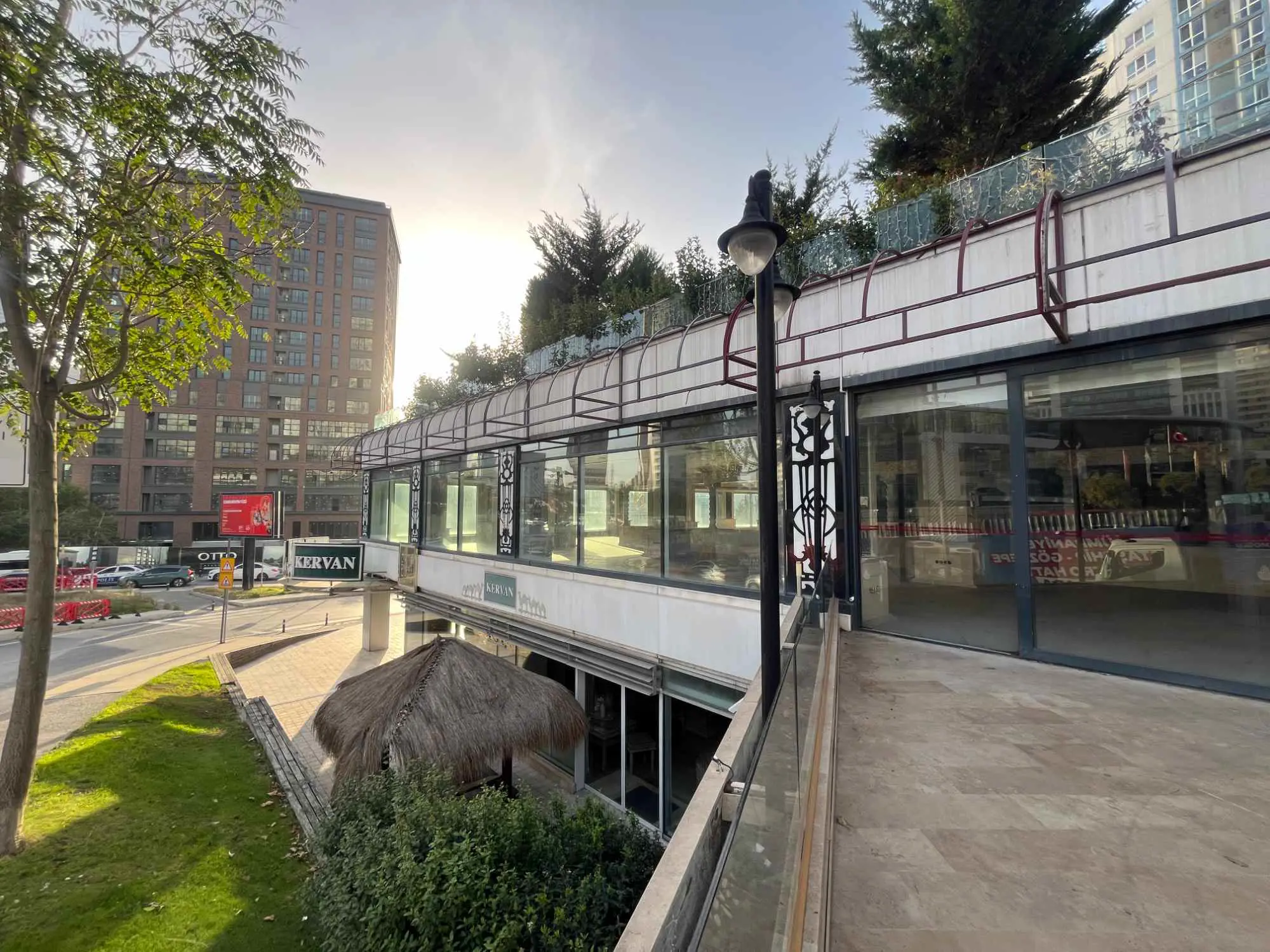 Batı Ataşehır'ın Kalbınde 3.080 M2 Kıralık Mağaza/Showroom — fotoğraf 3