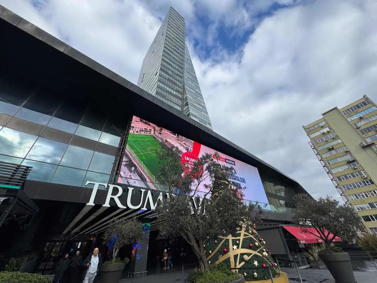 Trump Towers Mecidiyeköy’de 9. Kat Eşyalı 1+1 | Balkonlu | Boş & Hemen Teslim — fotoğraf 1